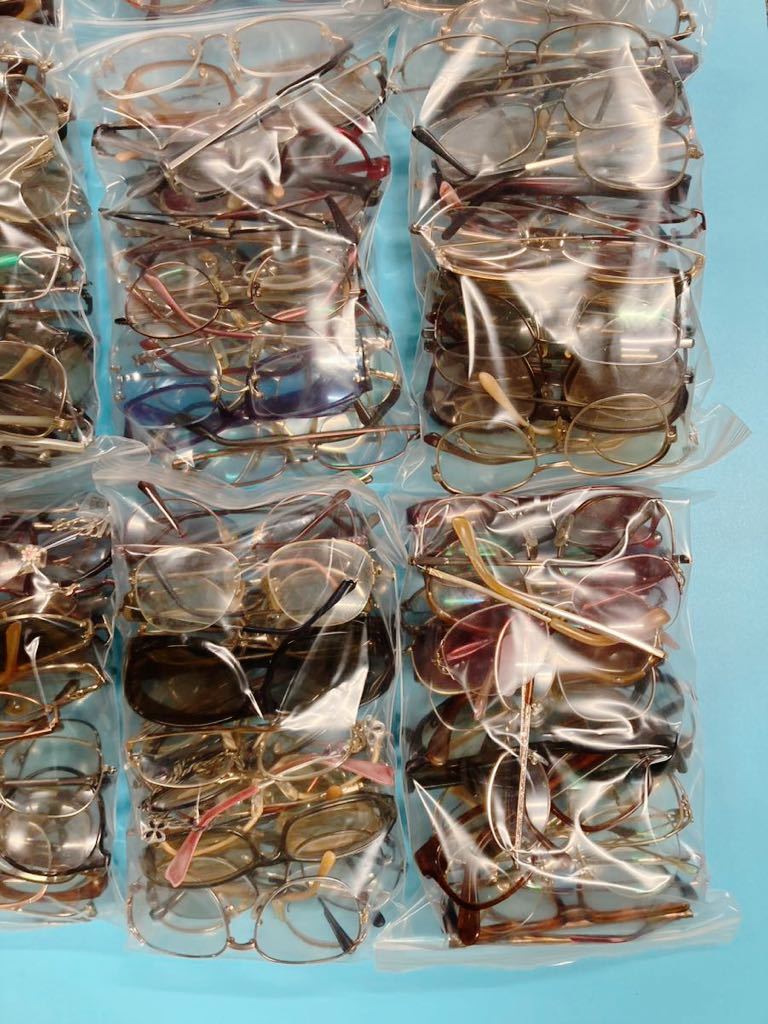 【1円〜】【約5.6kg（箱重量差引後）】眼鏡 サングラス 大量 まとめ売り 大量セット 100サイズ ジャンク 中古品 業者様 メガネ フレーム _画像5