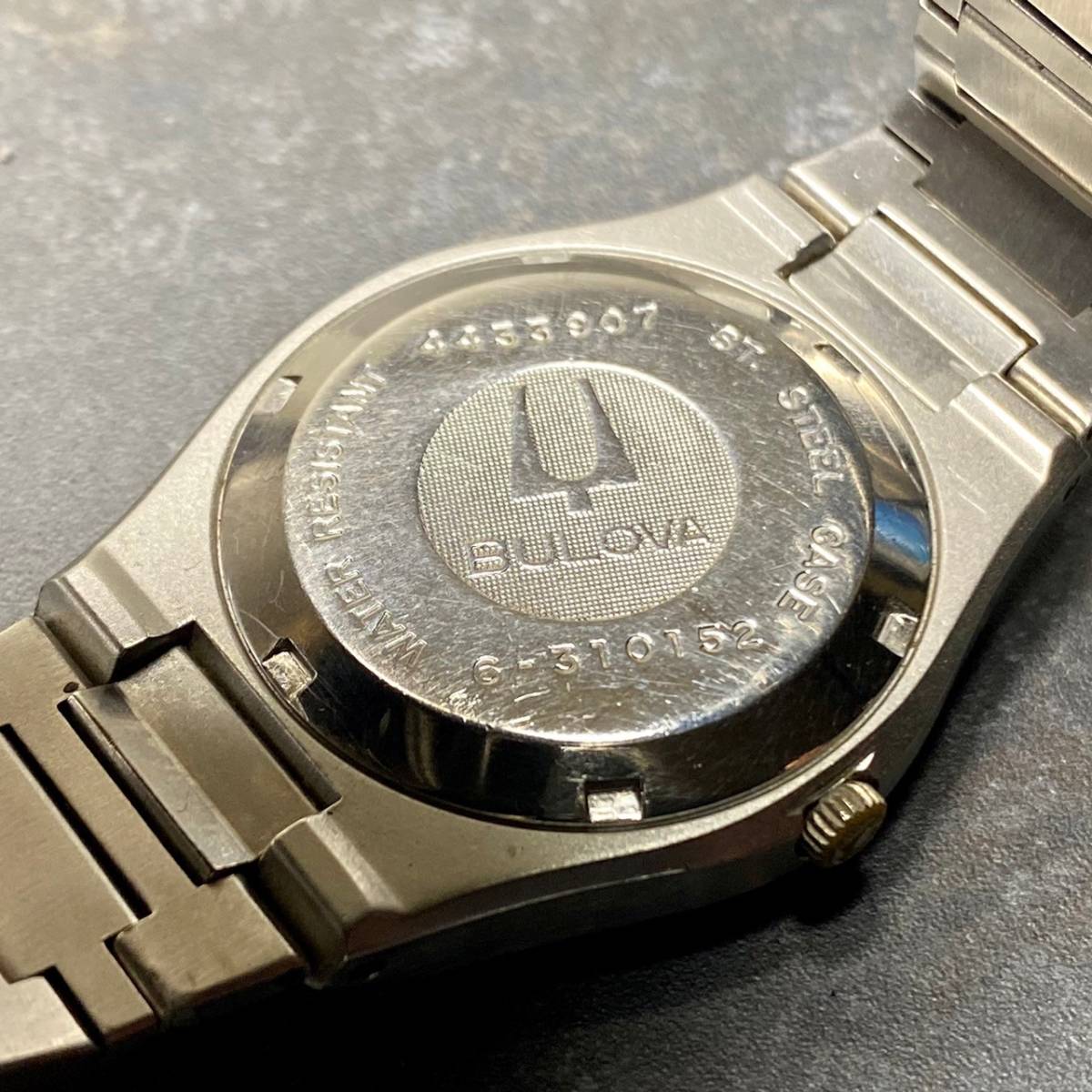 1000円〜 BULOVA QUARTZ SWISS MOVE ブローバ メンズ 腕時計 WristWatch ビンテージ Vintage 送料無料 簡易クリーニング済 T26_画像3