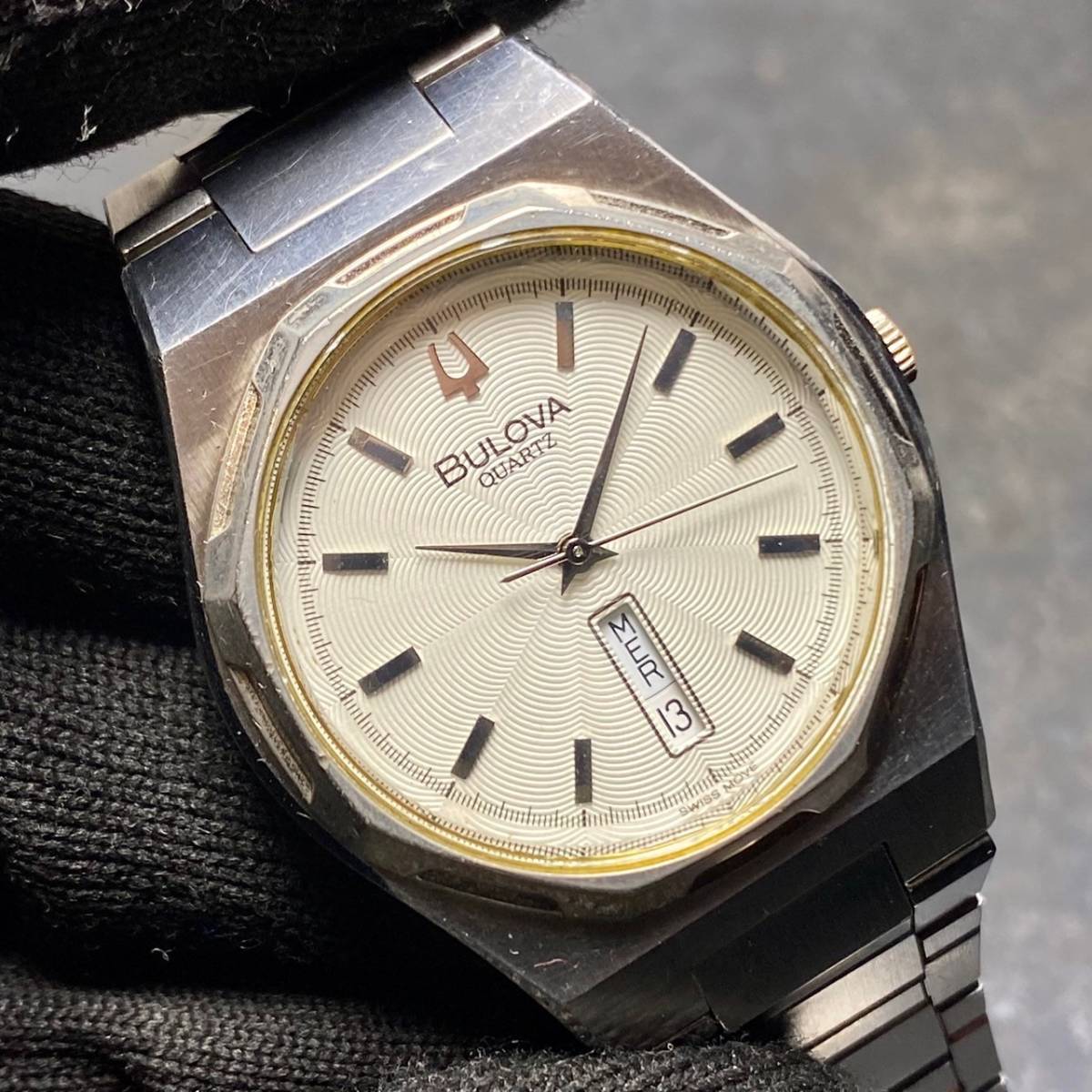 1000円〜 BULOVA QUARTZ SWISS MOVE ブローバ メンズ 腕時計 WristWatch ビンテージ Vintage 送料無料 簡易クリーニング済 T26_画像1