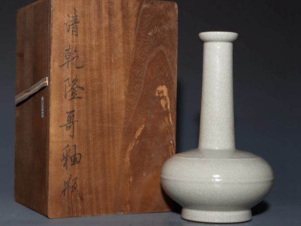 古びた蔵『清 乾隆年製 陶磁器 哥釉長頸瓶』極細工 置物 擺件 古賞物 古美術 中国古玩