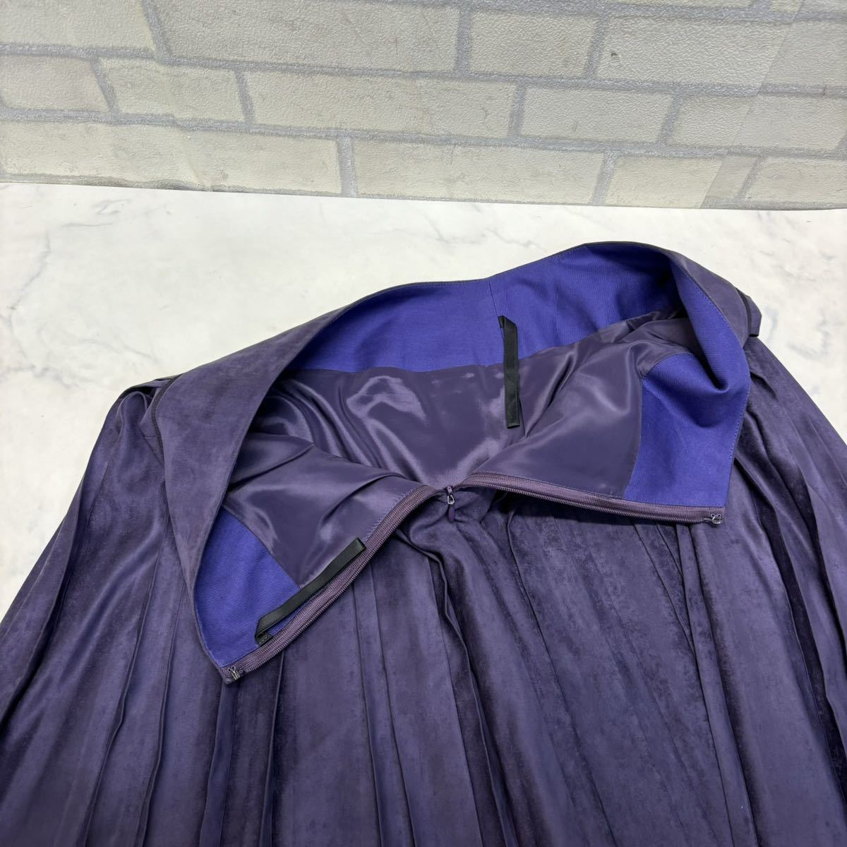 美品 日本製 アンタイトル プリーツ スカート 紫 パープル スエード調 サイズ2_画像3
