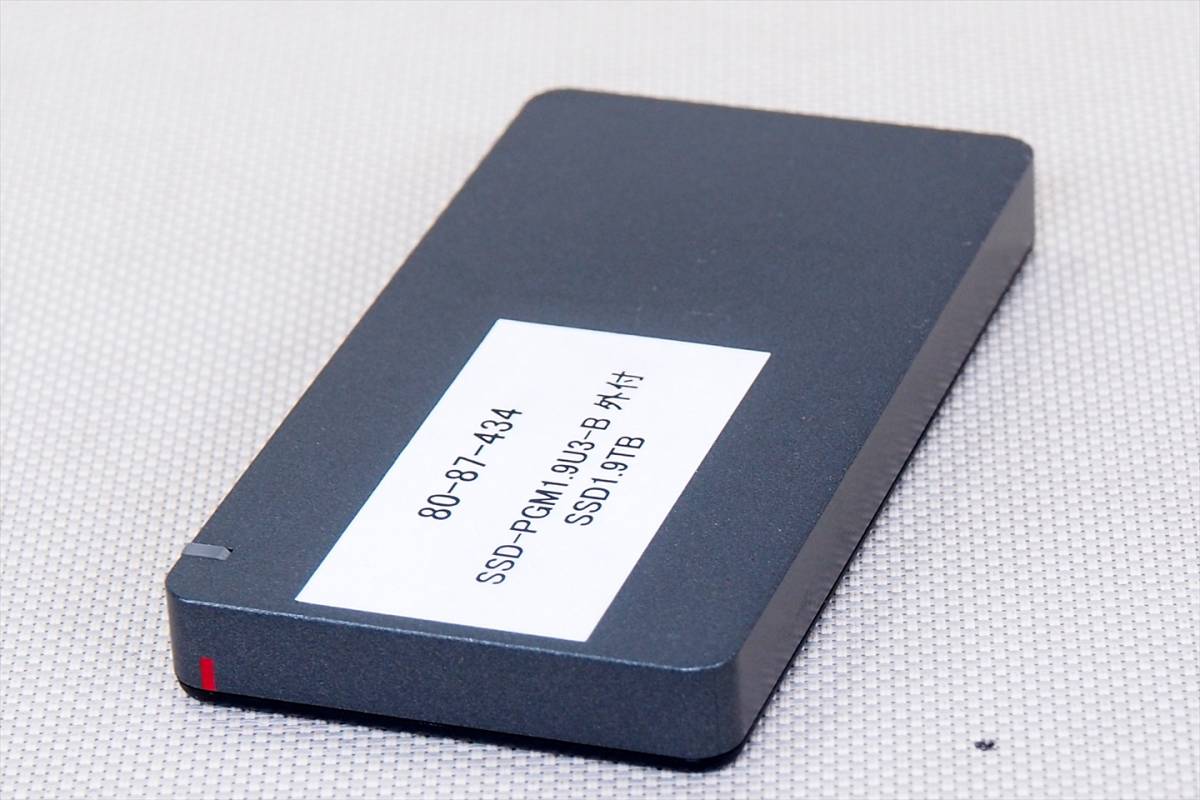 【即配】良品！超小型外付けSSD 1.9TB！BUFFALO SSD-PGM1.9U3-B 95ｘ50ｘ10.19.mm 軽量52g USB 3.2_画像1