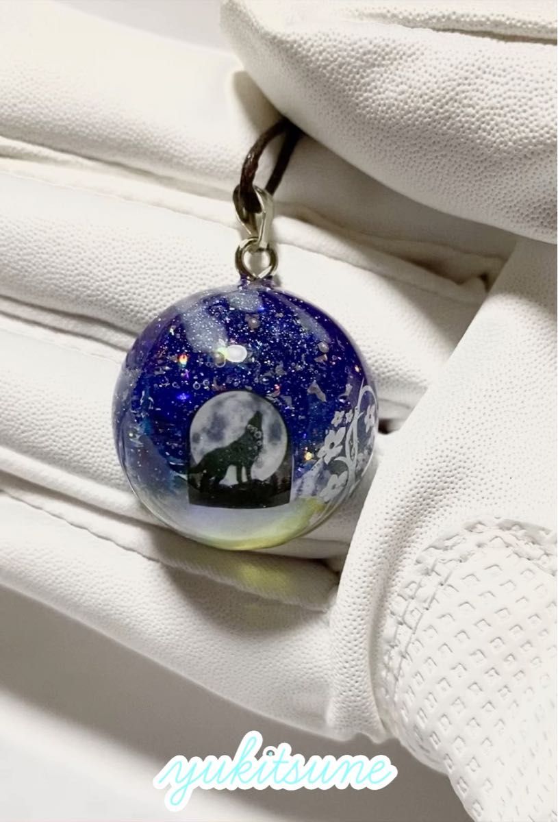 【No.119】ハンドメイド 幻想夜 レジン ネックレス ペンダント 狼 オオカミ 雪狐レジン