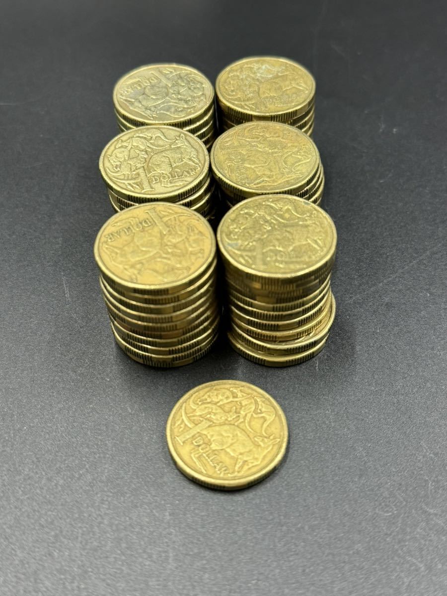 1円スタート オーストラリアドル 硬貨 まとめ 1ドル硬貨 61枚 2ドル硬貨39枚 計139ドル_画像2