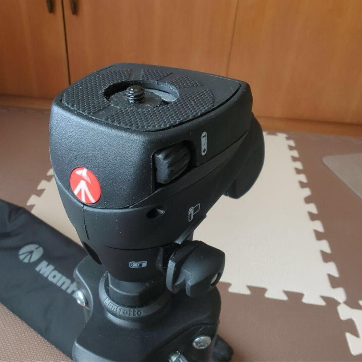 Manfrotto マンフロット 三脚 MKCOMPACTACN-BK コンパクトアクション カメラ周辺機器 中古 良好