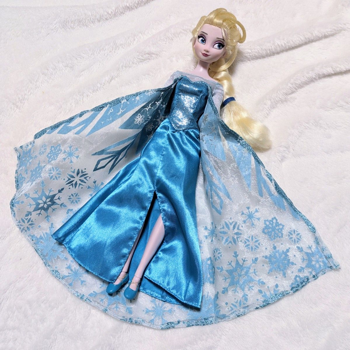 ディズニーストア アナ雪 人形 クラシックドール 美品 レア ディズニーストア アナ雪 人形 クラシックドール 美品 レア
