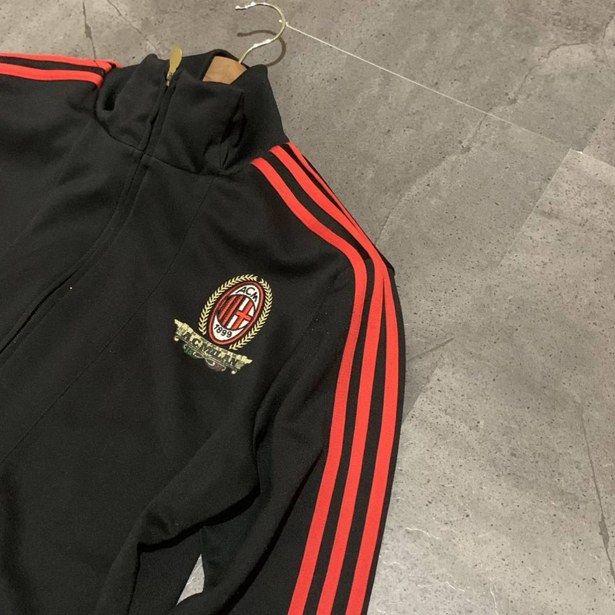 H ▼ 着心地抜群!! '刺繍デザイン' adidas アディダス A.C. MILAN 長袖 ジップアップ トラックジャケット ジャージ size:XL サッカー _画像4