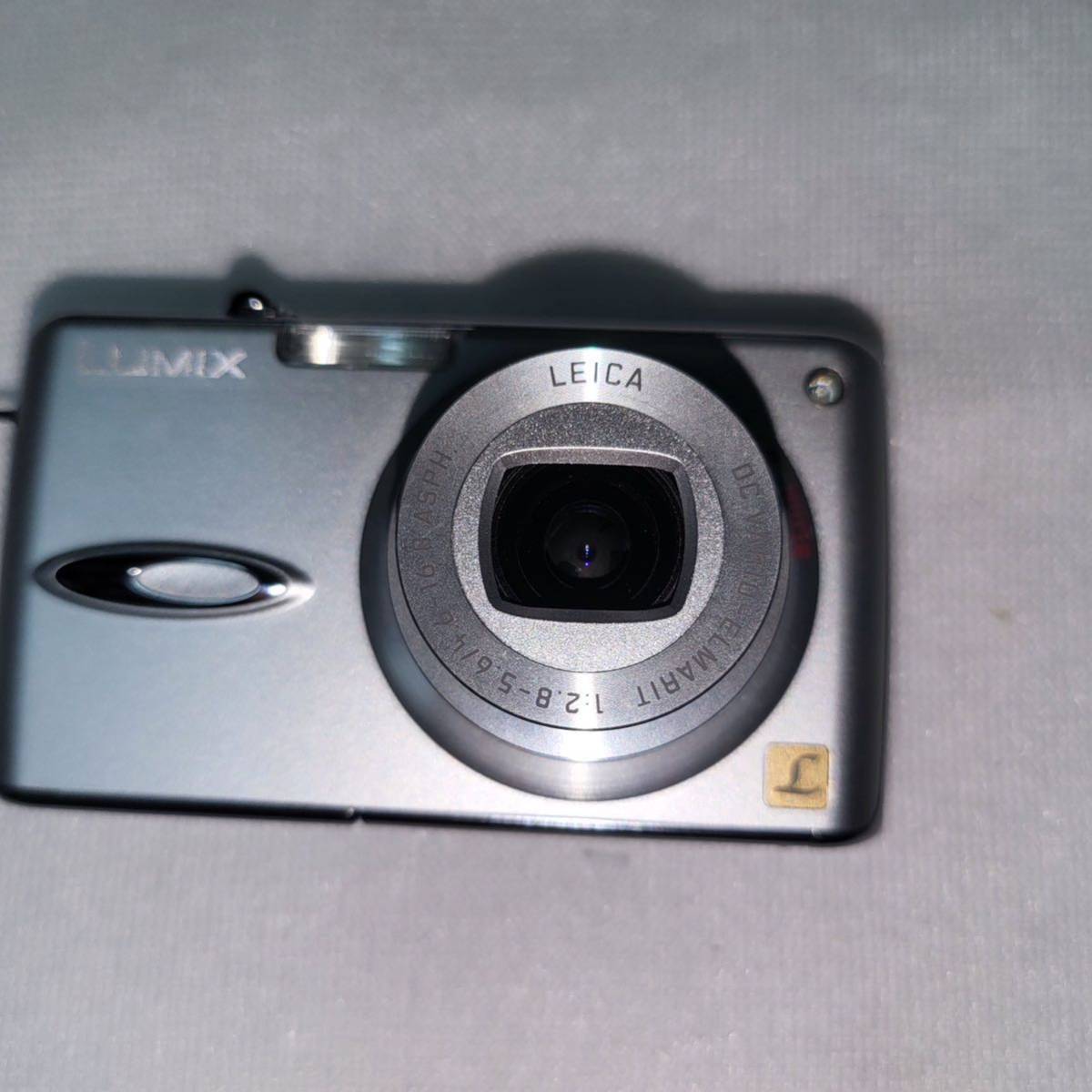 未使用に近い◆◆ DMC-FX01 エクストラブラック●Panasonic LUMIXシルバー　(操作確認済み)_画像2