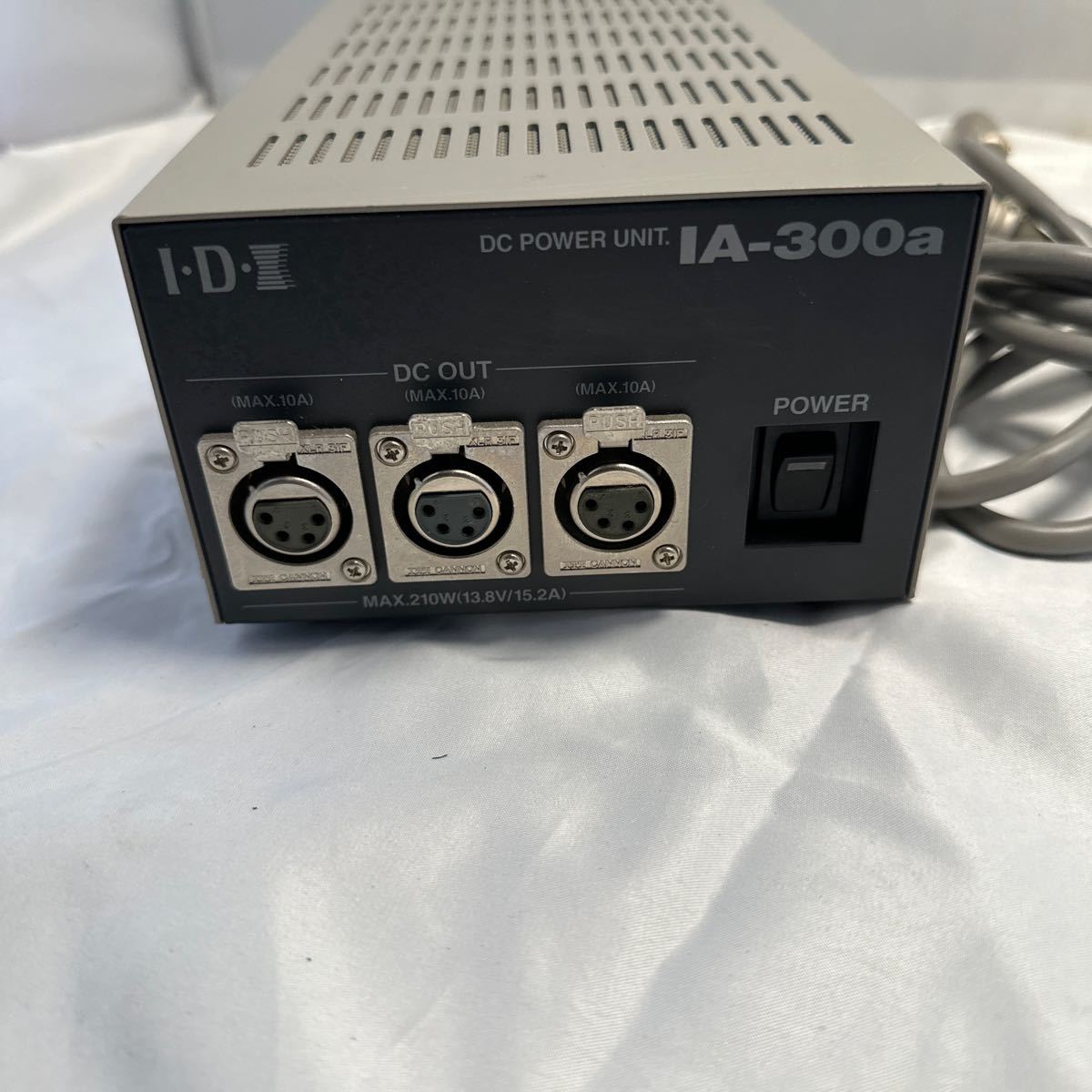 「2FV23」IDX IA-300a 210W(13.8V/15.2A) DC パワー　ユニット　 中古 4ピンXLRコネクター対応(コード2枚付き)現状出品　通電OK _画像2