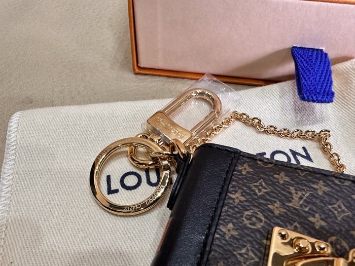 未使用 ☆LOUIS VUITTON（ルイ・ヴィトン） ☆彡 バッグチャーム・LV ブック M00992 現行モデル 145200円 京都大丸購入品の画像6