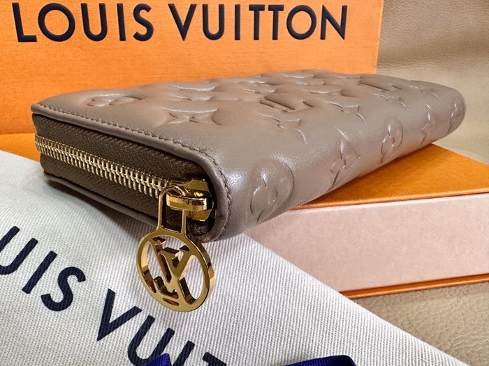 美品 ☆LOUIS VUITTON（ルイ・ヴィトン） ☆彡 M81511 ジッピー・ウォレット 人気のトープ 現行販売品 187,000円 大丸購入の画像4