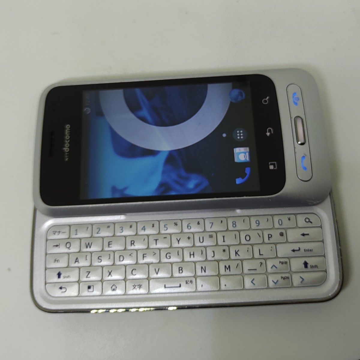 キーボード内蔵L-04C kitkat 4.4カスタムrom LG Optimus Chat QWERTYキーボード 格安sim_画像2