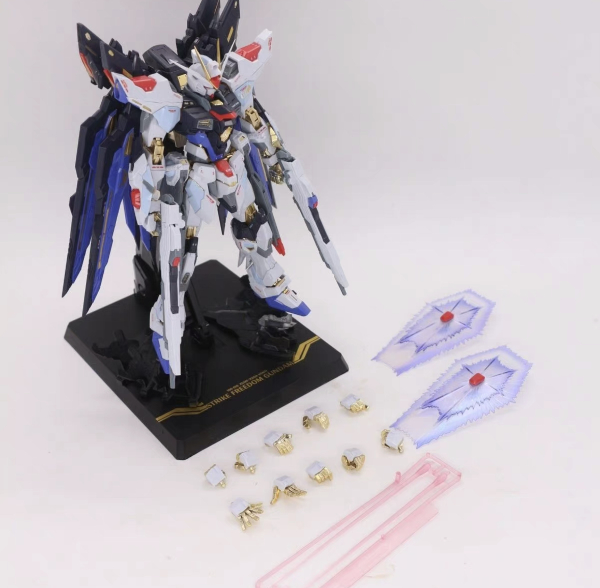 ☆送料無料☆DABAN MODEL 1/100 MG ストライクフリーダムガンダム 光の翼付き MB SOUL BLUE仕様 海外製 プラモデル 新品未組立8802S_画像6