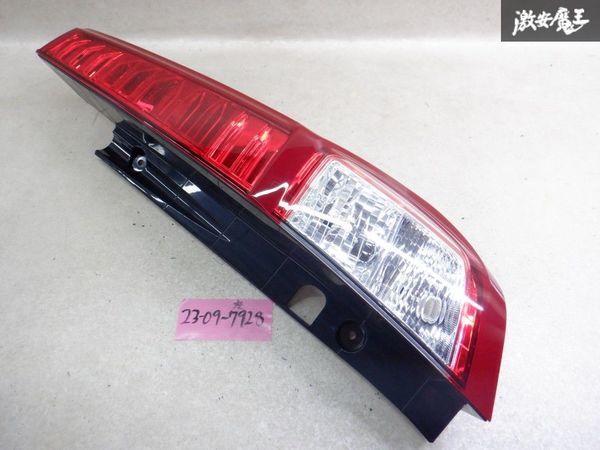 【最終値下】 トヨタ純正 M900S M910S トール LED テール テールランプ テールライト KOITO 220-69044 棚2M15_画像1