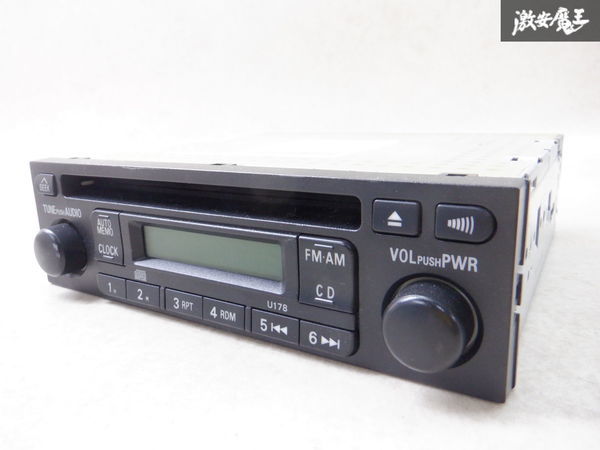三菱純正 CD レシーバー プレイヤー プレーヤー オーディオ デッキ AM FM ラジオ 1DIN 8701A118 本体のみ 棚2J12_画像1