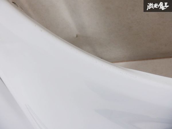 【QM1 ホワイト】 日産純正 BNR34 スカイライン GT-R GTR フロント アルミ フェンダー 左右 セット ステーリテーナー付 棚1D25_画像6