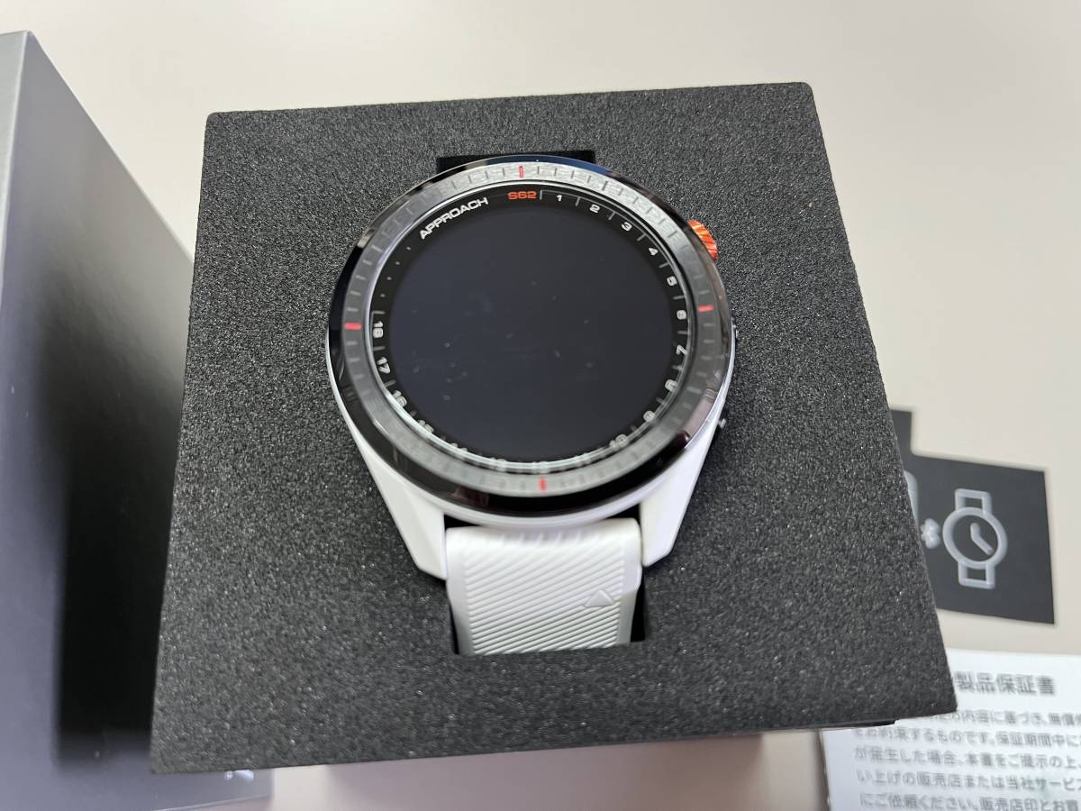 ガーミン アプローチ GARMIN Approach S62 White GPS ゴルフウォッチ 画面保護シール、カバーを付けておりましたので、傷はありません！_画像2