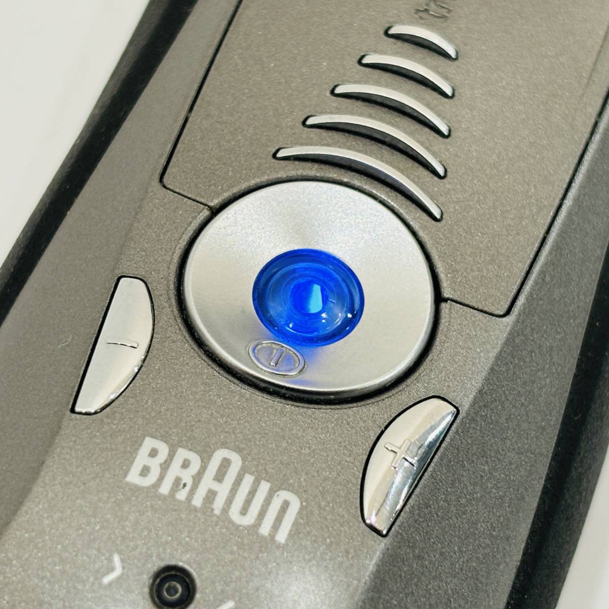 ●動作品 ブラウン 790cc-6 電気シェーバー BRAUN シリーズ7 3枚刃 髭剃り 水洗い可 充電式 コードレス S2644_画像3