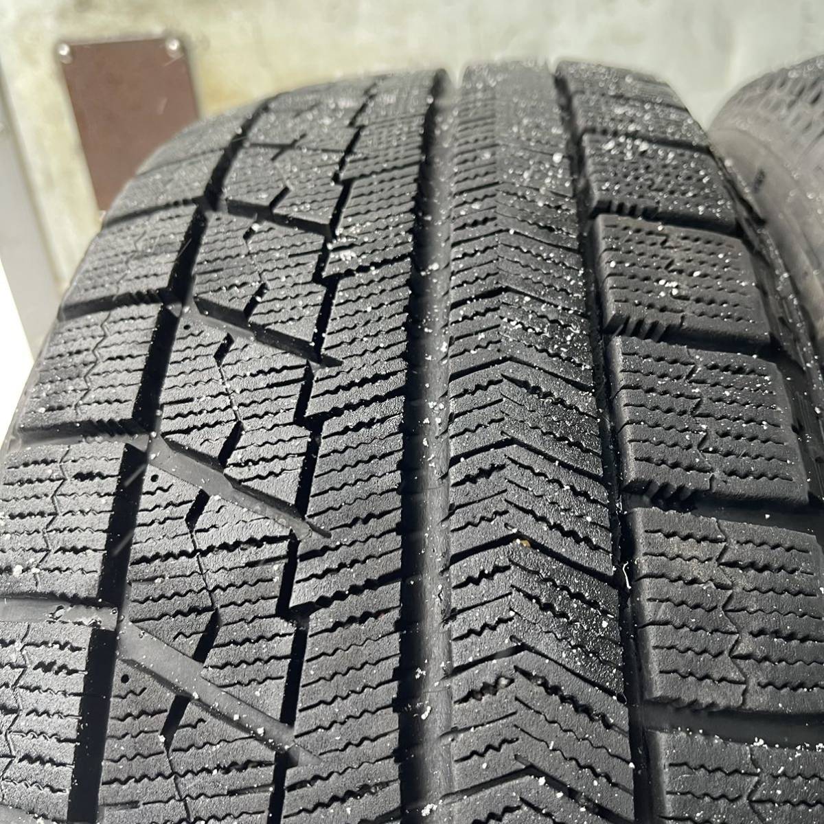 バリ山　BRIDGESTONE ブリヂストン　ブリジストン　VRX 205/60R16 スタッドレス　タイヤ　2019年製　16インチ　2本セット_画像2