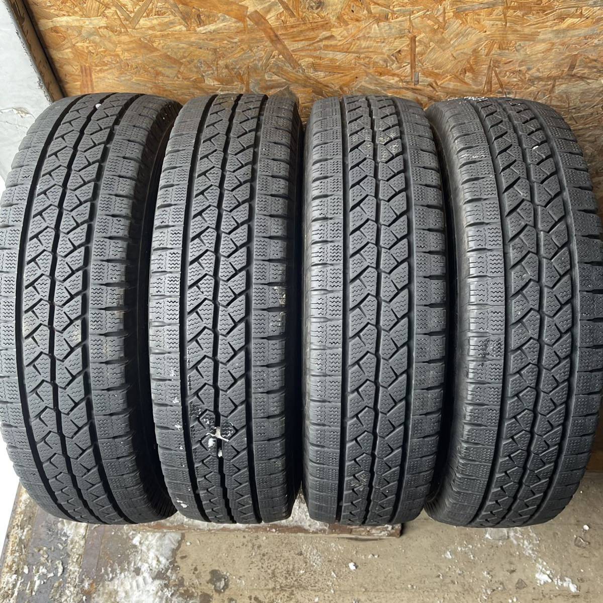 バリ山 BRIDGESTONE ブリヂストン ブリジストン VL1 195/80R15 107/105L LT 2020年製 15インチの画像1