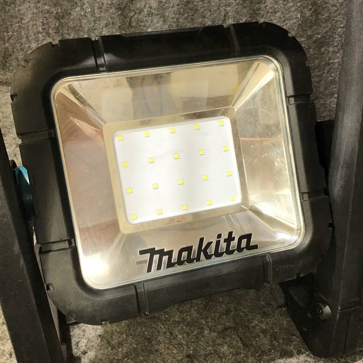 [ б/у товар ]* Makita (makita) беспроводной LED подставка свет ML805