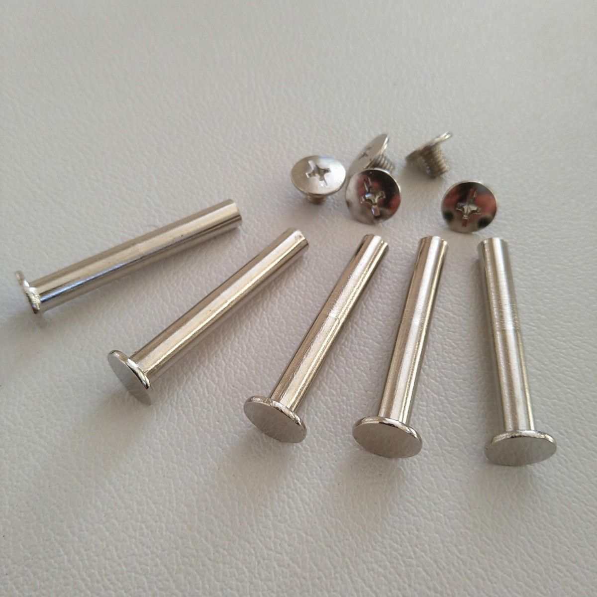 Aicosineg平頭ねじ M4×35mm ネジ頭直径 9mm 筒径 5mm 5組セット Aicosineg平頭ねじ M4×35mm ネジ頭直径 9mm 筒径 5mm 5組セット