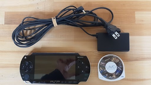 L0118-02　ゲーム機セット　PlayStation Portable本体 PHP-1000　モンスターハンター ポータブル 3rd　電源ケーブル_画像1