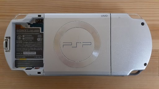 L0118-03　ゲーム機セット　PlayStation Portable本体 PHP-2000×3　モンスターハンター ポータブル 3rd_電池なし