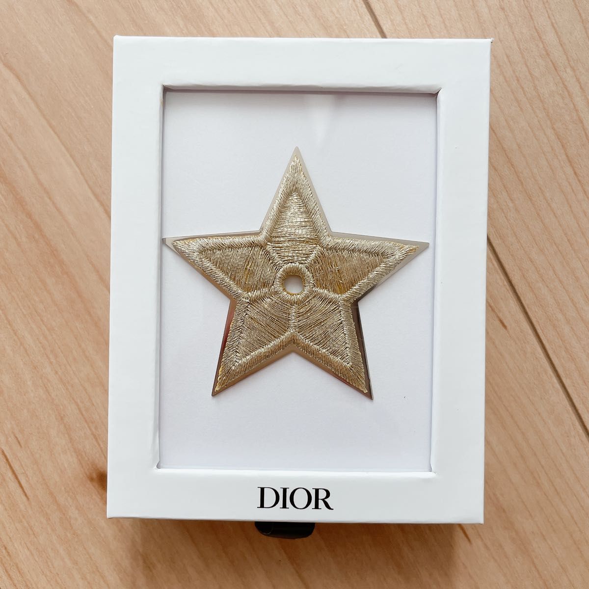 Dior ノベルティ ピンバッジ スター 星 ディオール　ピンズ　 クリスチャンディオール ゴールド ブローチ Christian