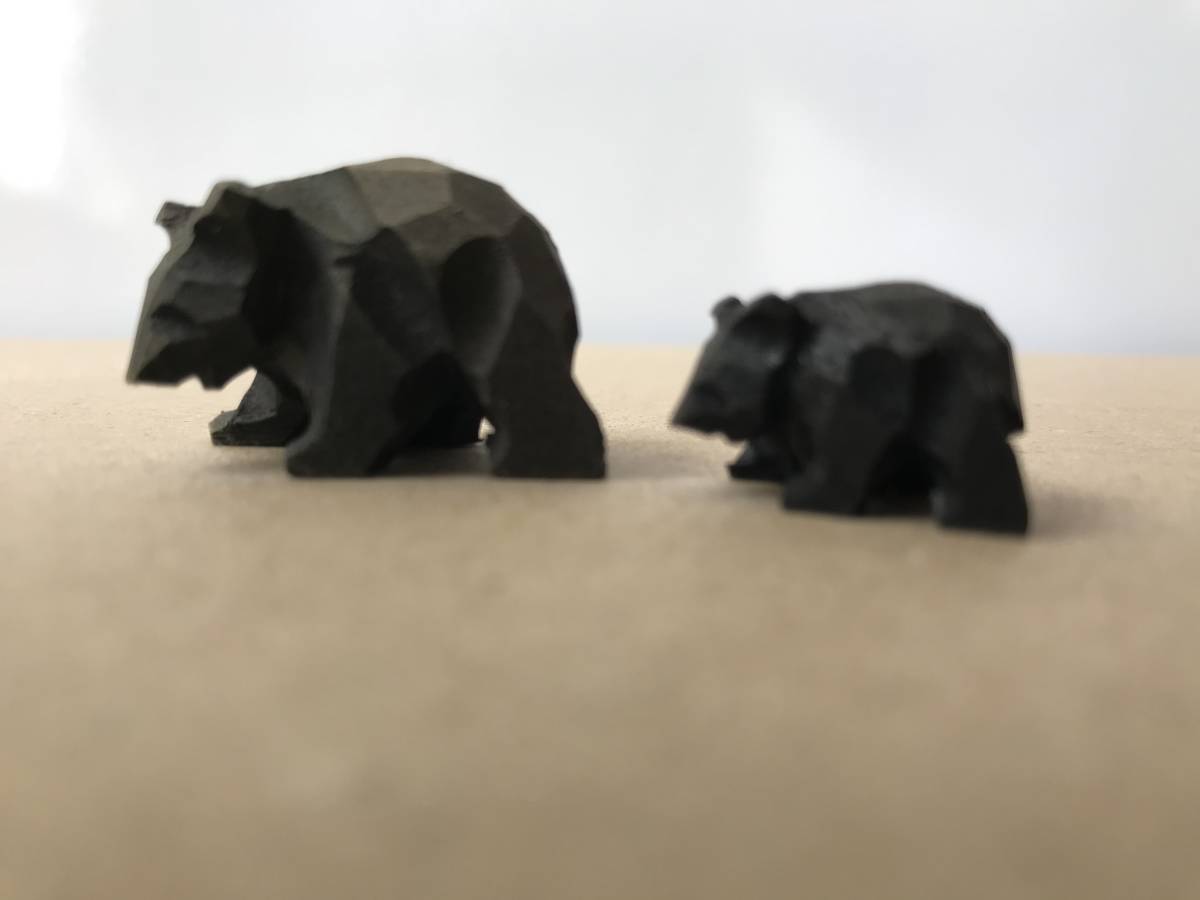 小さいクマの木彫り　ミニ　親子熊_画像1
