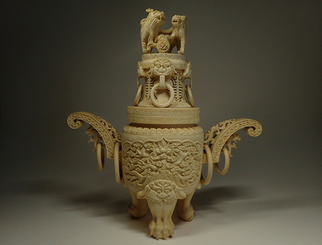象牙風細密彫刻大香炉大明高30.5cm 重1184g 中国美術中国古玩唐 象牙風細密彫刻大香炉大明高30.5cm 重1184g 中国美術中国古玩唐