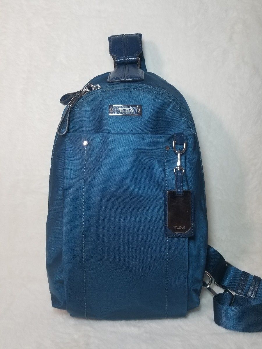 未使用 保管品 TUMI ボディバッグ ブルー ナイロン 収納多数 トゥミ ショルダーバッグ 青 トゥミ チャーム付 大容量 未使用 保管品 TUMI ボディバッグ ブルー ナイロン 収納多数 トゥミ ショルダーバッグ 青 トゥミ チャーム付 大容量