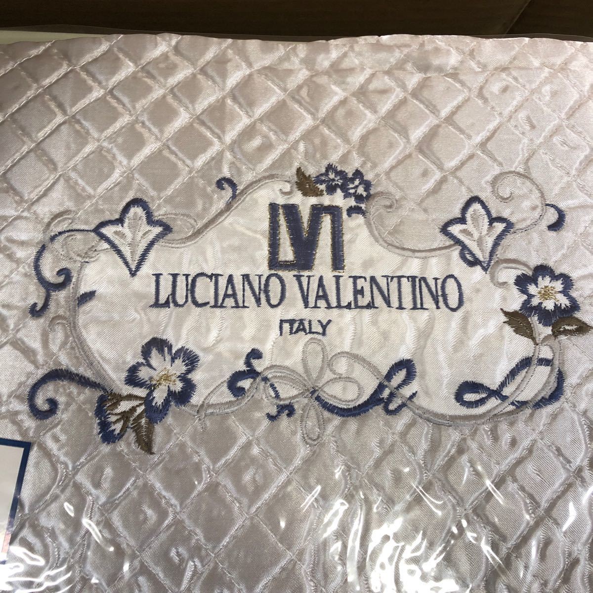 LUCIANO VALENTINO ITALY シルク混肌布団 サイズ150×200cm 寝具 _画像4