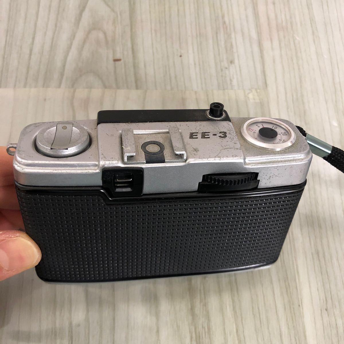 ▲現状品 シャッター切れます シャッターにヒビあり 赤ベロ OLYMPUS PEN ペン EE-3 コンパクト フィルムカメラ D.Zuiko 1:3.5 f=28mm _画像4