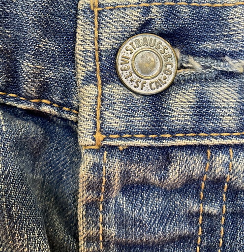 【サ-1-21】LEVI'S 501 W32 L32 デニム リーバイス 丈約111cm 股下約78cm ウエスト約40cm. 腿幅約29cm_画像3