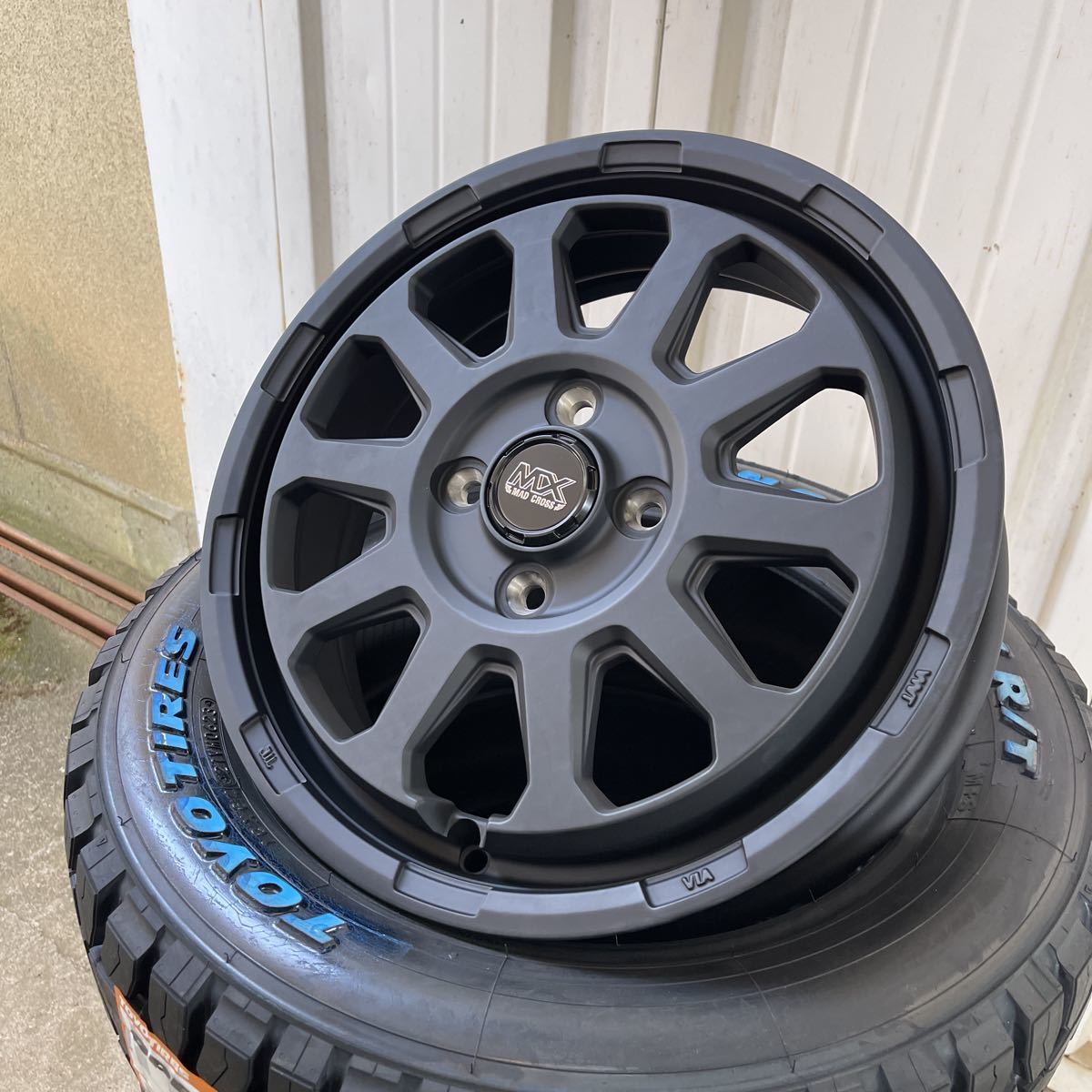 マッドクロスレンジャー◆TOYOオープンカントリーRT◆ 165/65R15 ダイハツ　タフト　軽バン軽トラ　ホワイトレター　マッドブラック_画像4