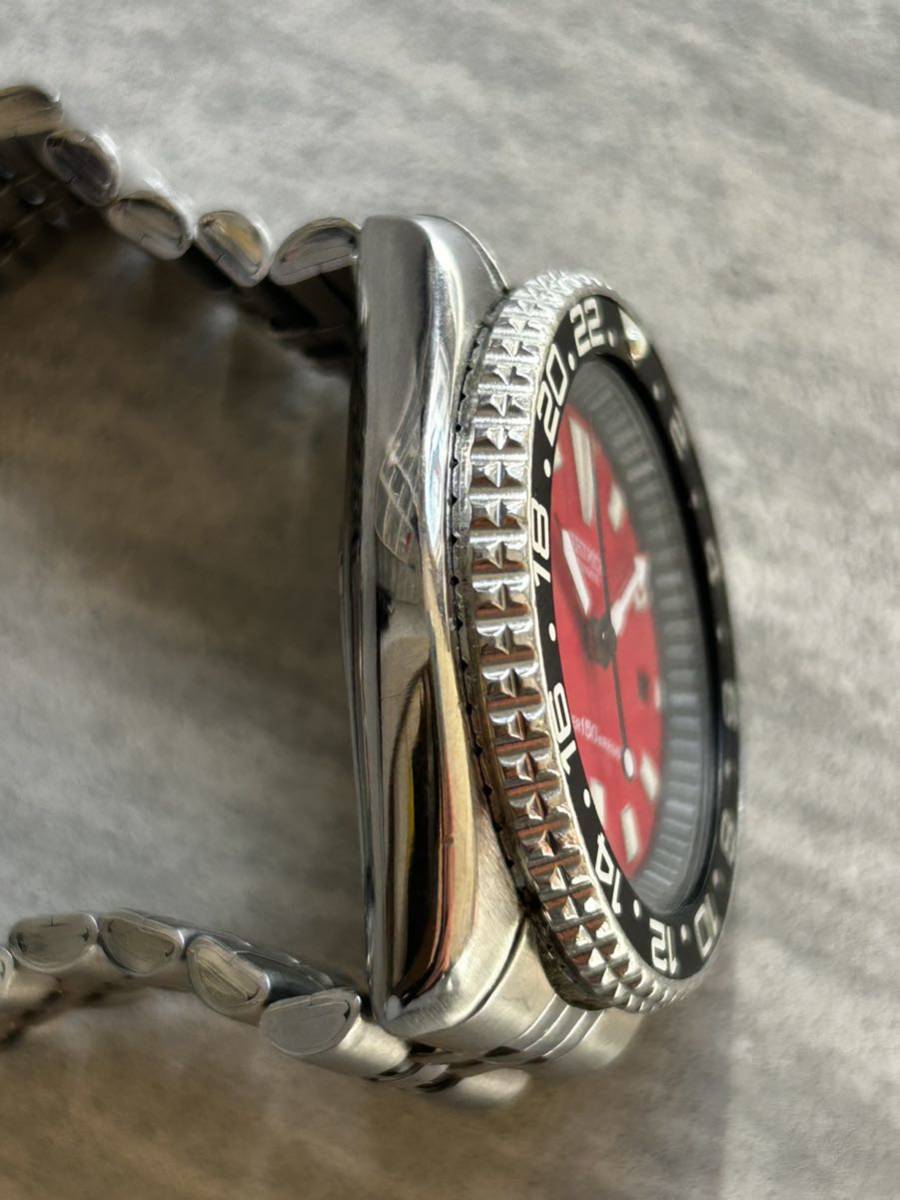 美品　SEIKO セイコー　ダイバー　クォーツ　7002-7000 自動巻き　赤文字盤　メンズ腕時計 稼働中_画像3