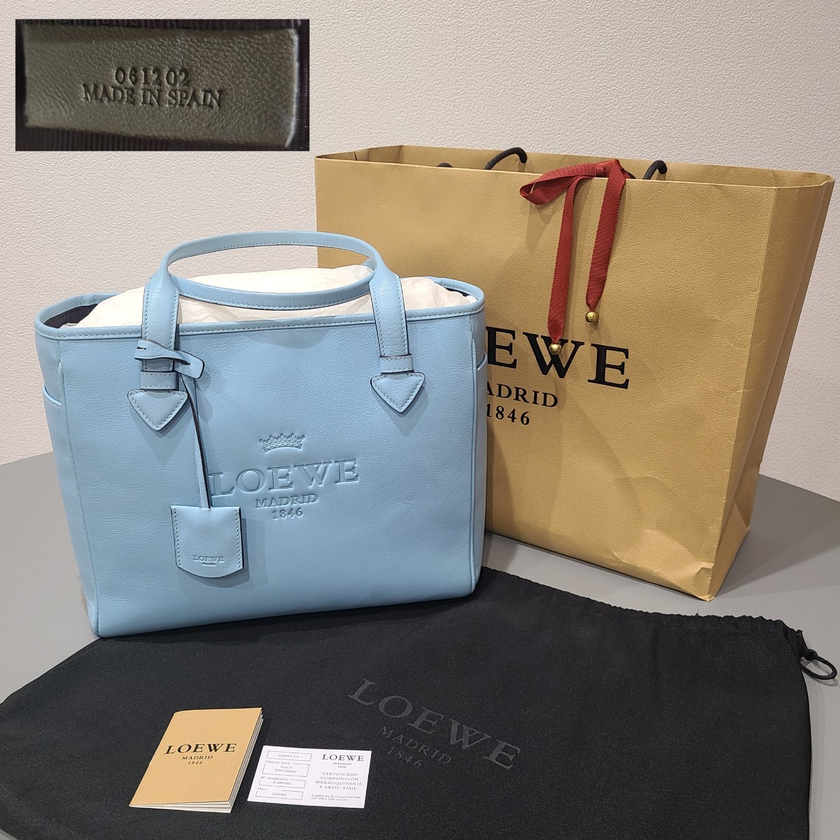 使用感無し LOEWE ロエベ ヘリテージ ロゴ型押し レザー トートバッグ 腕掛け 春色 水色 本革 377 79 751 約25cm×29cm×13cm 保管袋入_画像1