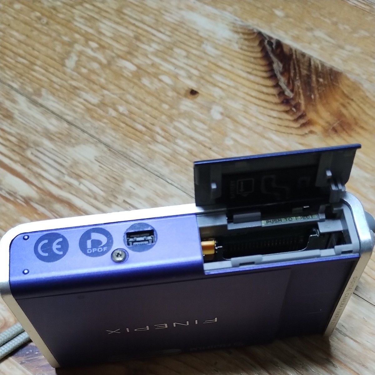 デジカメ FinePix z1 富士フイルム 動作品 電池パック 充電器 デジカメ FinePix z1 富士フイルム 動作品 電池パック 充電器