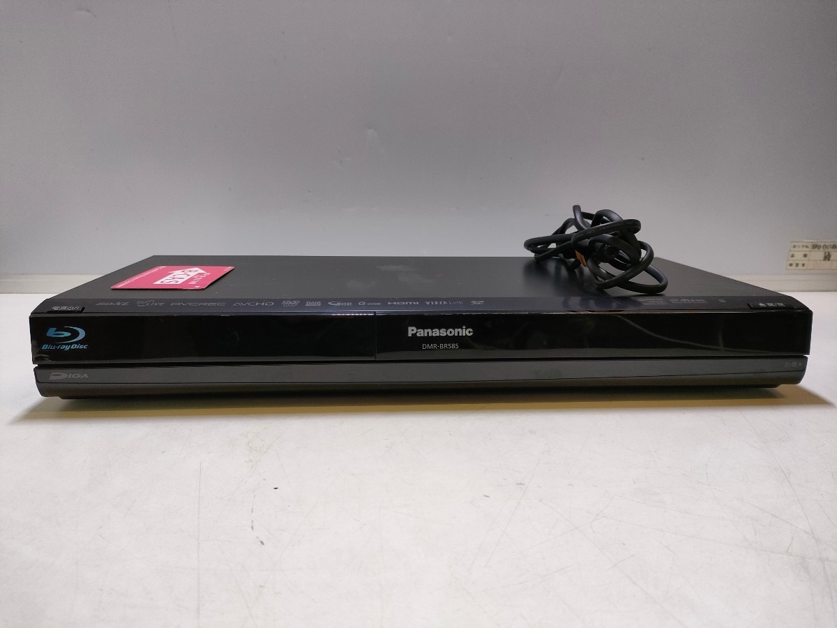 E128(中古現状、消毒除菌済 、即発送) Panasonic DIGA HDD BDレコーダー DMR-BR585(電源+B-CAS付き）_画像1