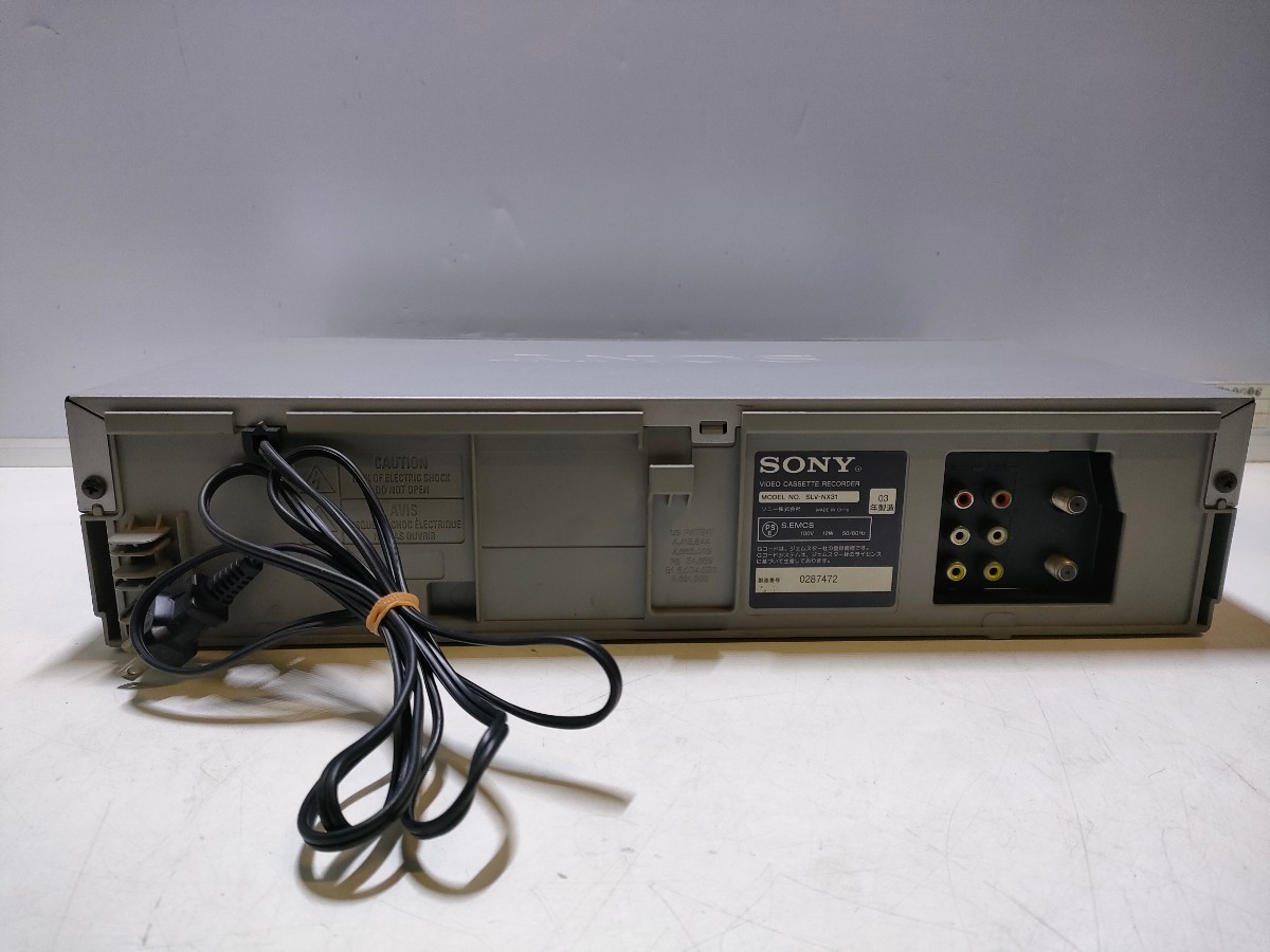 E132(中古現状、消毒除菌済 、即発送）SONY VHSビデオデッキ SLV-NX31 再生OK_画像7