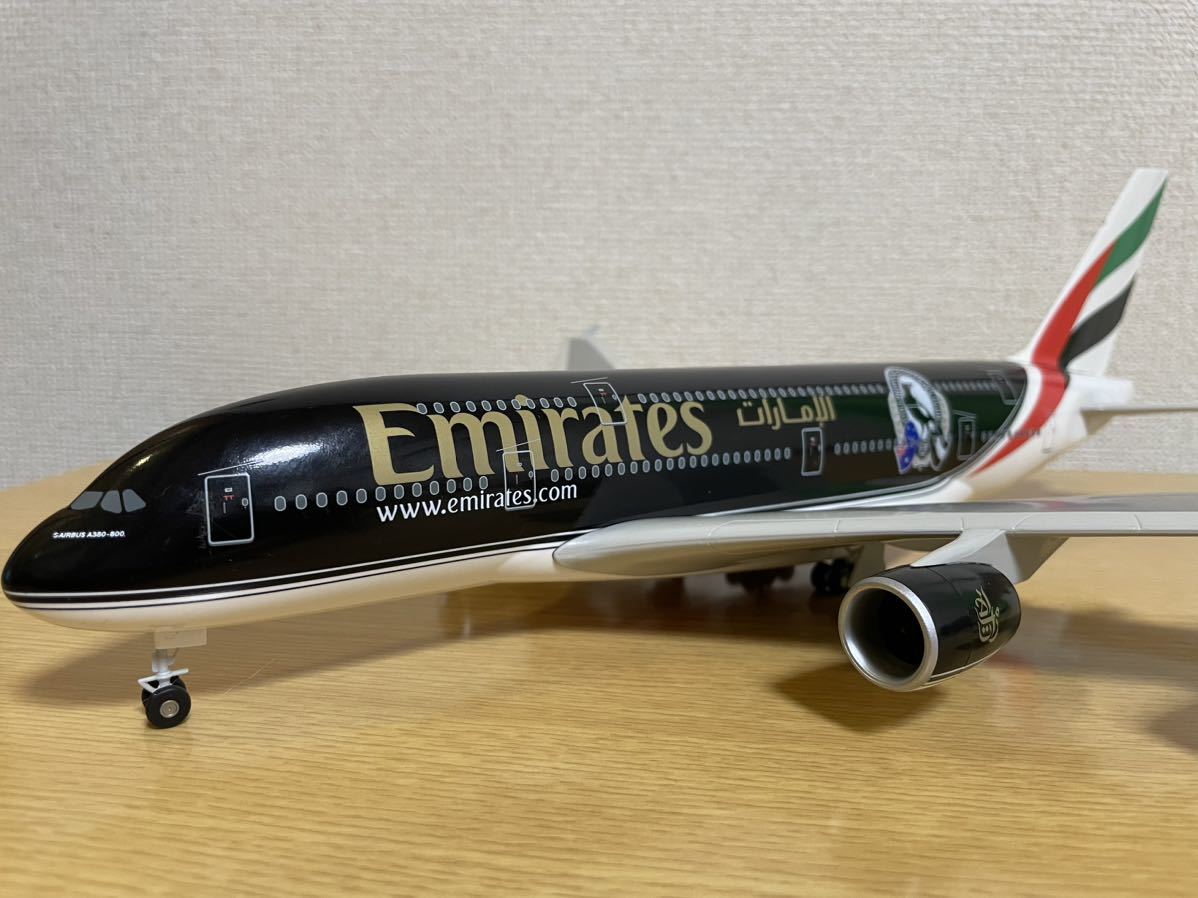 Emirates Airbus A380-800 1/200 COLLINGWOOD FOOTBALL CLUBモデル　簡易組み立て式　レア_画像3