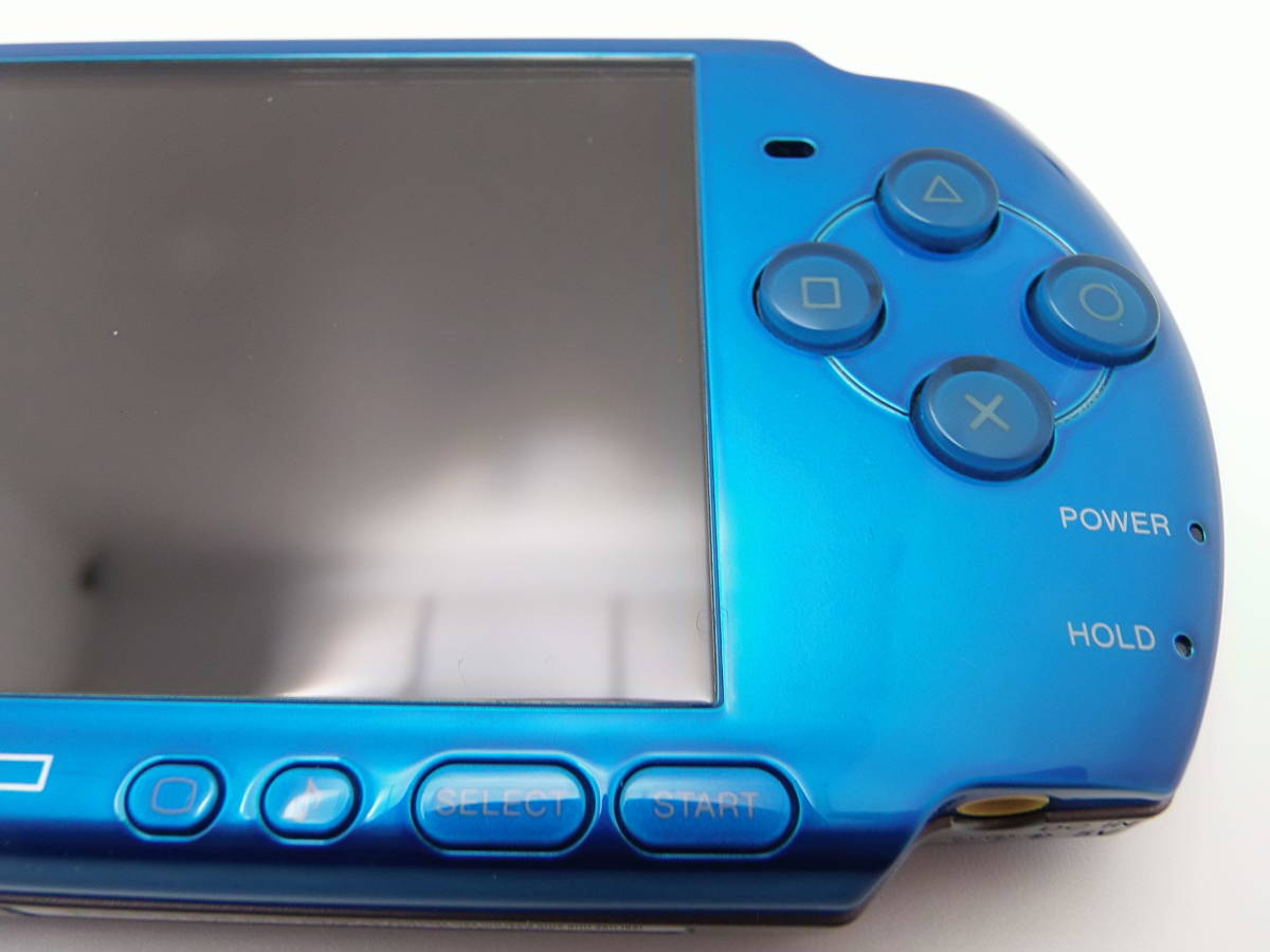 PSP-3000　ブルー　かなり綺麗な美品　液晶画面は、ほぼキズ無し　アダプター2個付き　液晶保護フィルムは、新品、未使用　 全13点セット _画像4