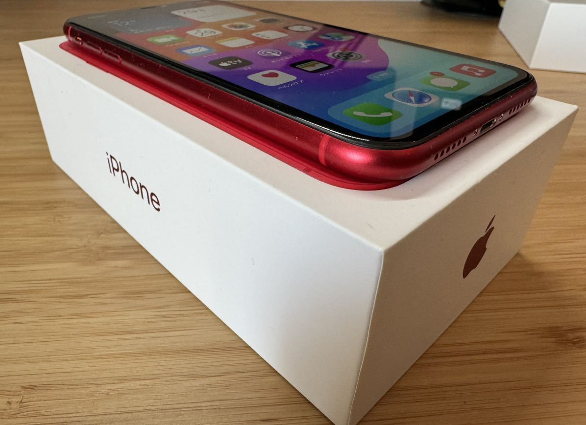 【Apple storeで純正バッテリー交換済残量99%・超絶美品・付属品全部新品】iPhone11 128GB PRODUCT RED SIMフリー 送料無料_画像3
