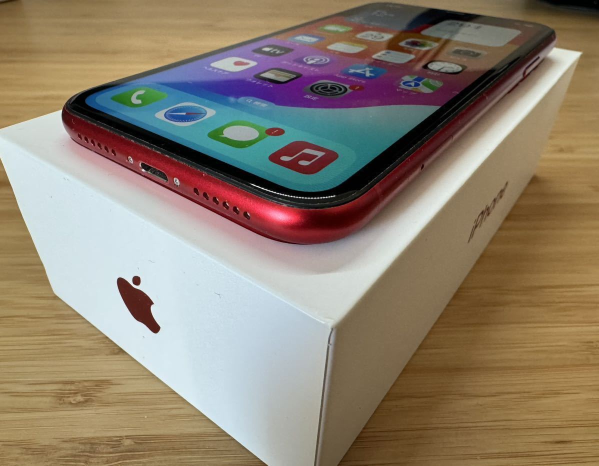 【Apple storeで純正バッテリー交換済残量99%・超絶美品・付属品全部新品】iPhone11 128GB PRODUCT RED SIMフリー 送料無料_画像2