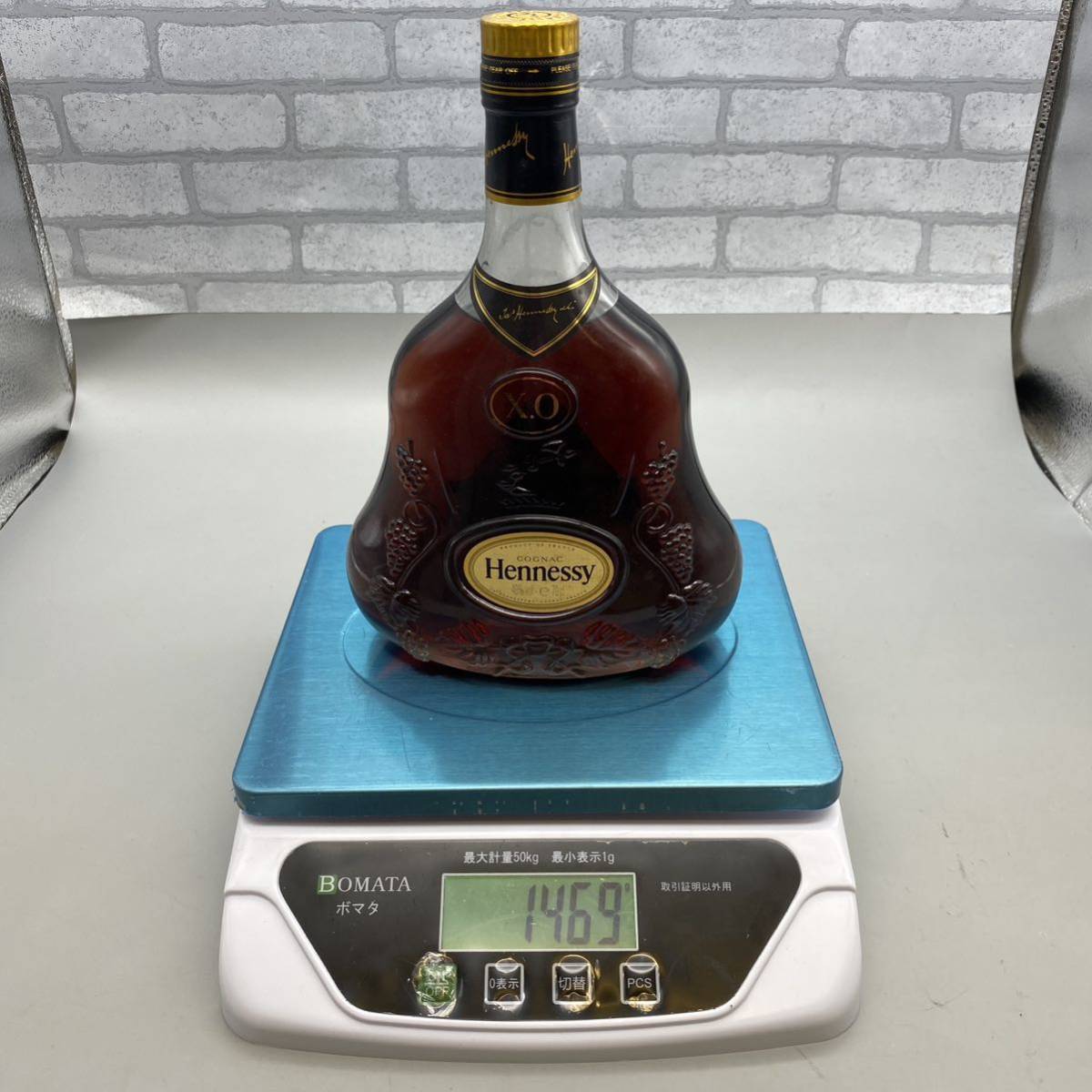 【酒A-3】未開栓 Hennessy ヘネシー X.O ブランデー COGNAC コニャック 内容量700ml ゴールドキャップ 総重量1469g 箱付き アルコール_画像8