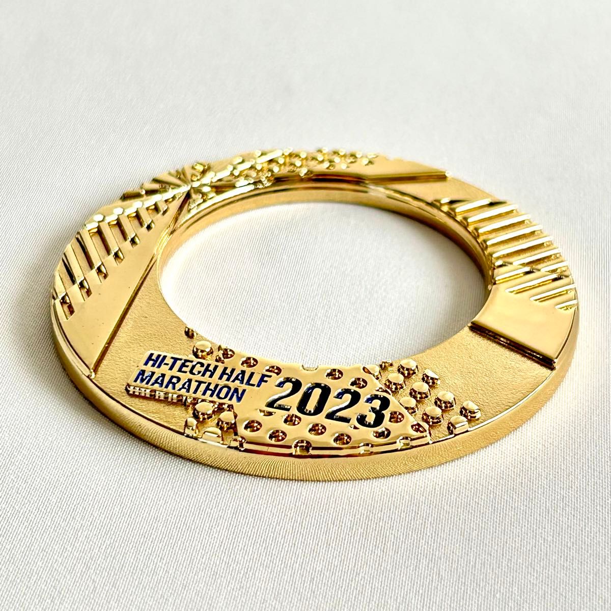 2023年１月8日開催 / ハイテクハーフマラソン / 完走記念メダル & 未使用タオル / 完全未使用 / 限定品