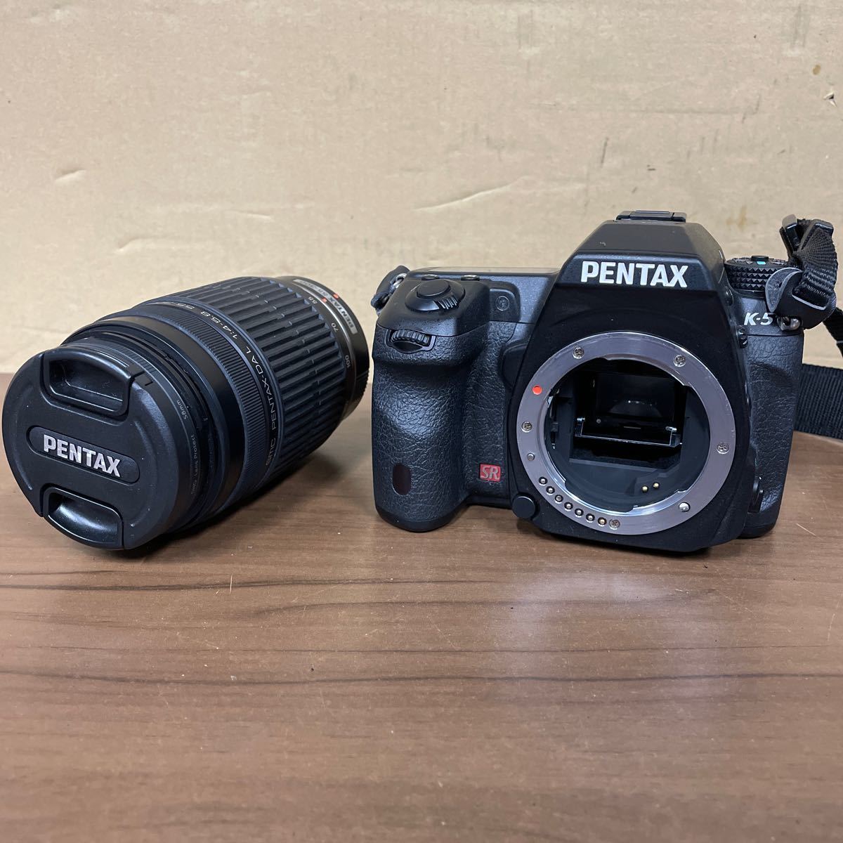 UTT52【動作品】PENTAX K-5 ボディ/ PENTAX 55-300mm SMC Pentax DAL レンズ / バッテリー セット_画像1