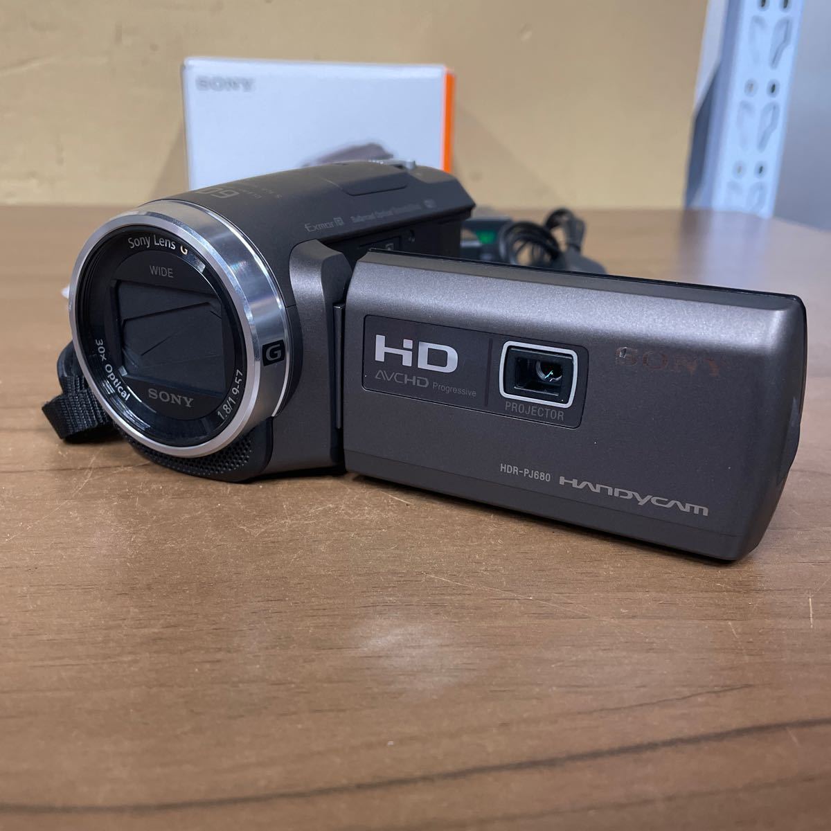 UTT54【動作品】SONY デジタルHDビデオカメラレコーダー【HDR-PJ680】バッテリー NP-FV70A 2個付属_画像3