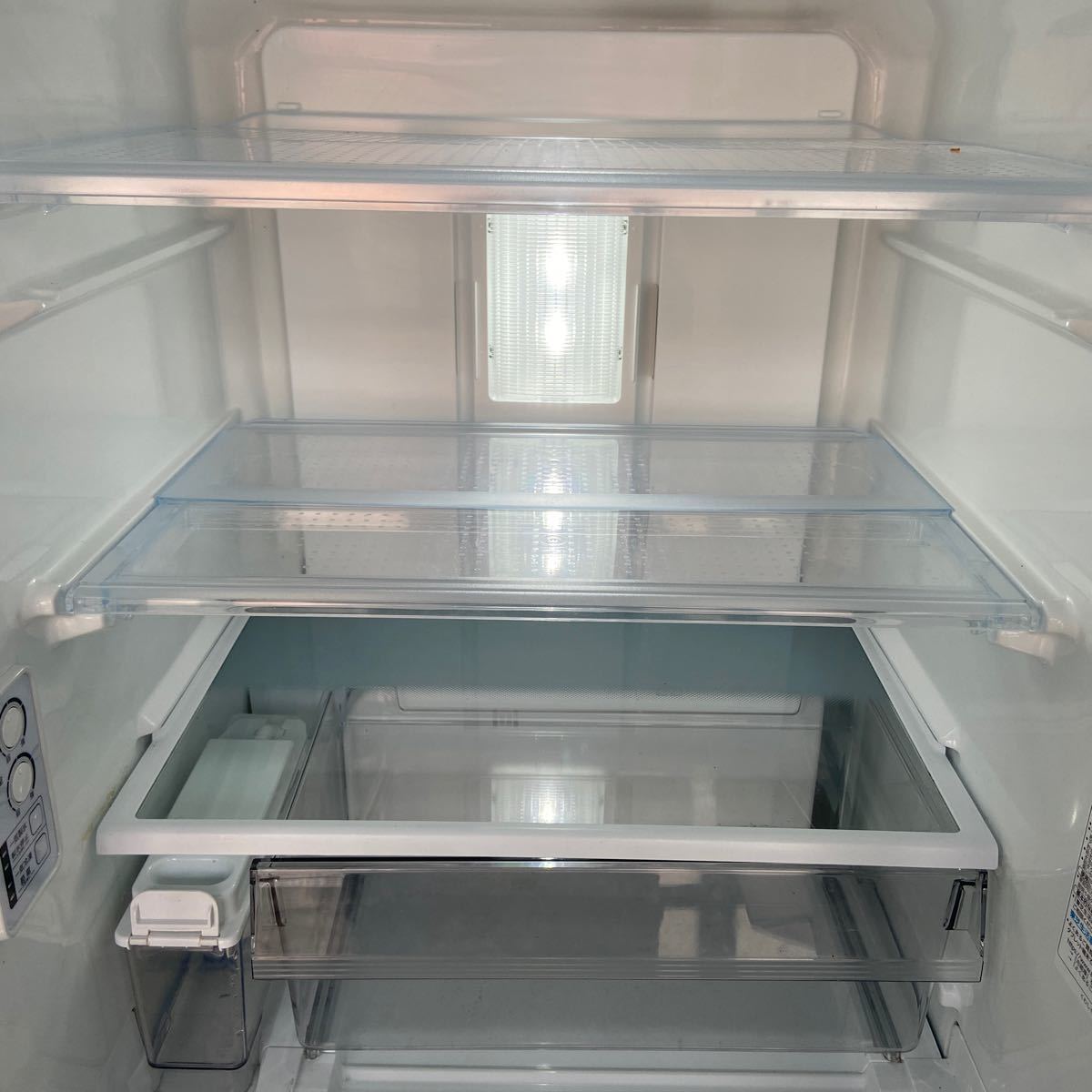 UTt81【動作品】TOSHIBA 東芝 GR-S33S 3ドア ノンフロン 冷凍冷蔵庫 右開き 330L 2020年製 家電 中古 _画像5
